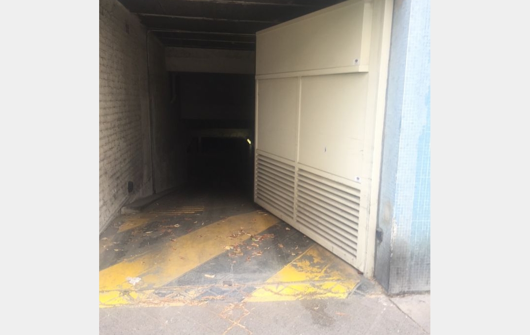 Annonces VERSAILLES : Garage / Parking | PARIS (75015) | 0 m2 | 120 € 