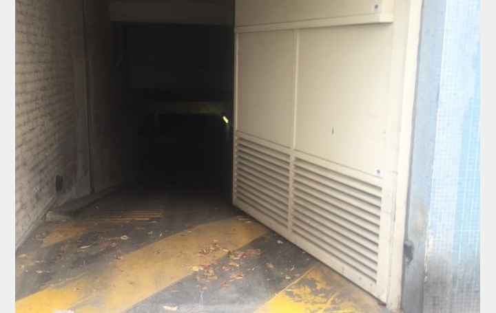  Annonces VERSAILLES Garage / Parking | PARIS (75015) | 0 m2 | 120 € 